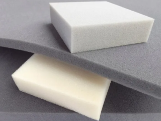 Linha de Lâminas de Espuma