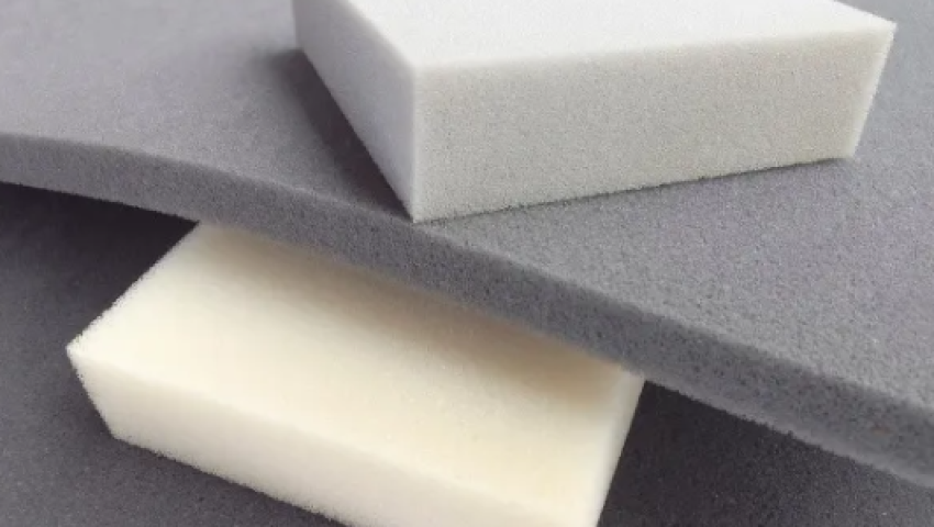 Linha de Lâminas de Espuma